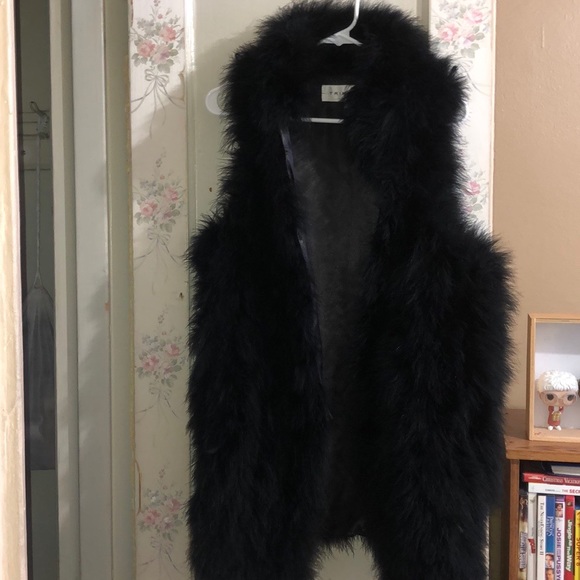 Trina Turk Fowl feather vest - Picture 2 of 4